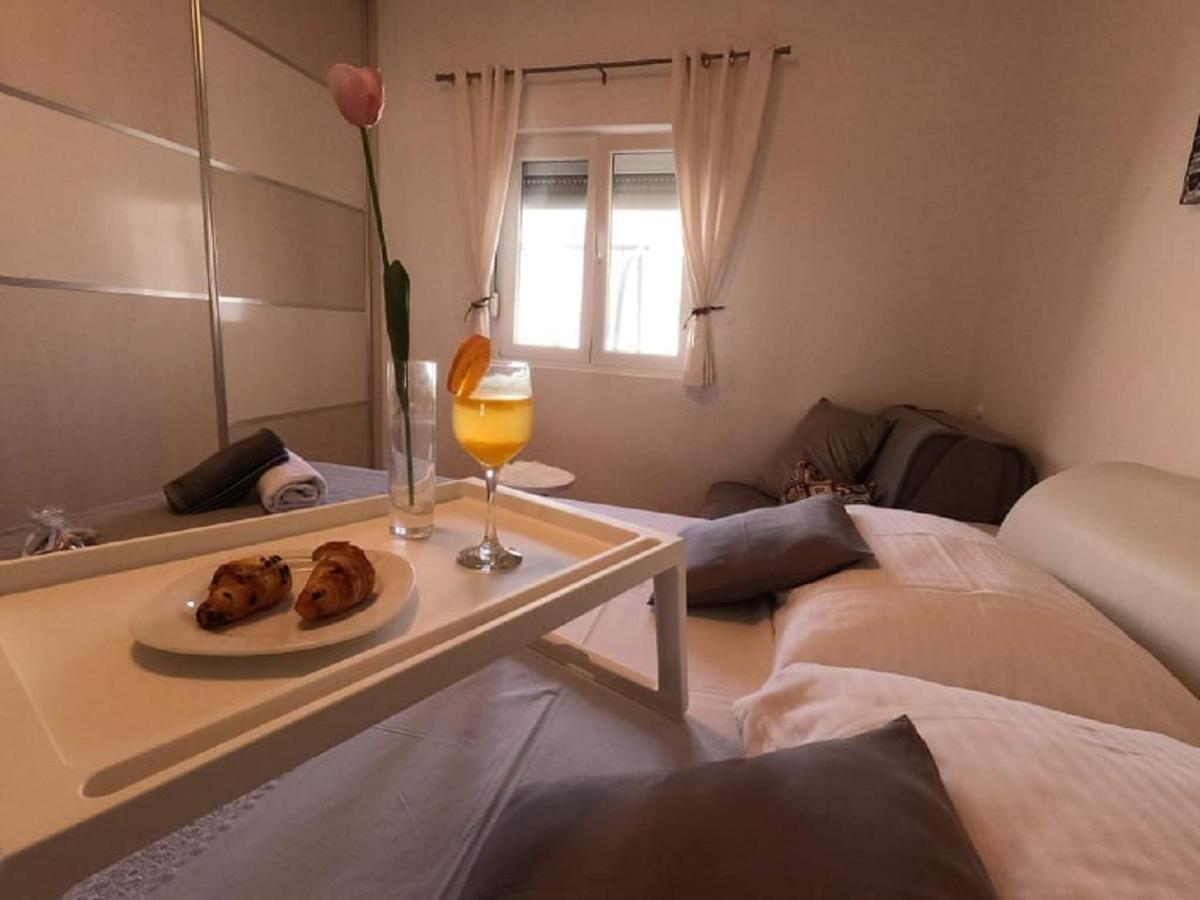 Apartman Zara Biograd Na Moru Buitenkant foto